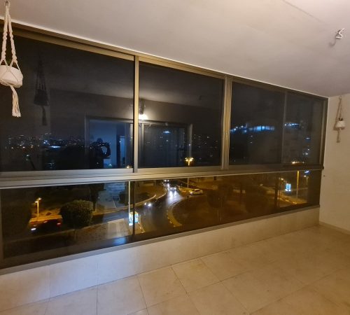 סגירת מרפסת